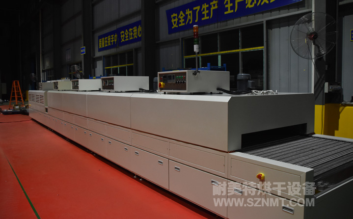 通訊行業TP觸摸屏隧道式烘干爐